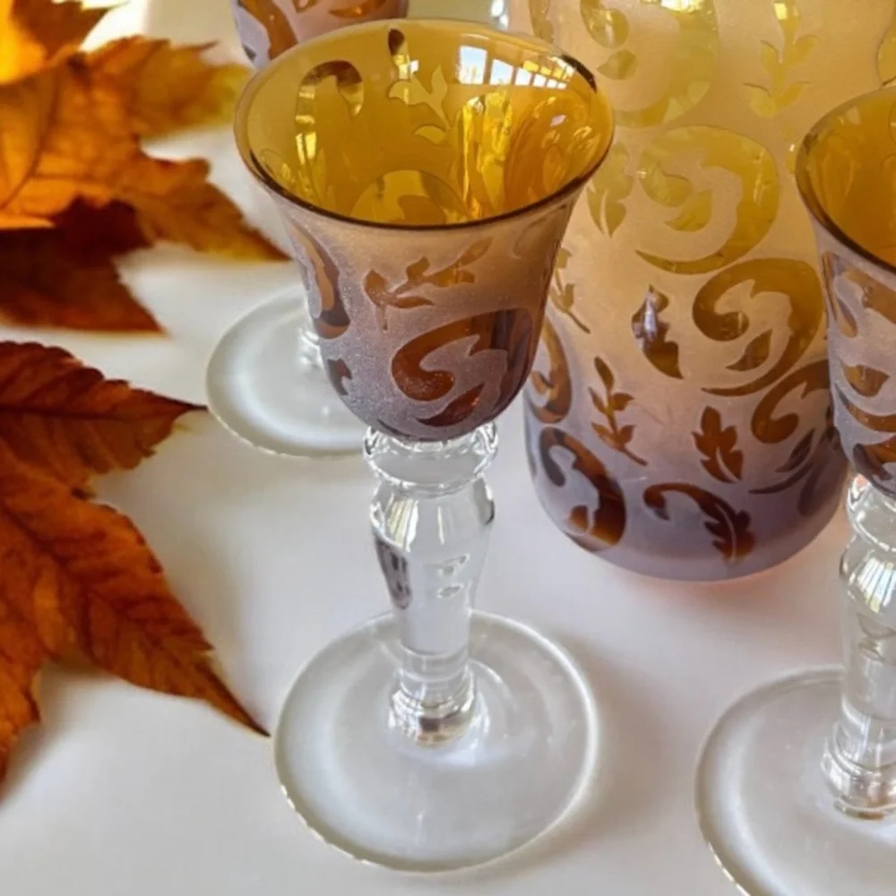 Amber Glass Decanter with Stopper and Set of 5 Cordial Glasses - Picture 2 of 5